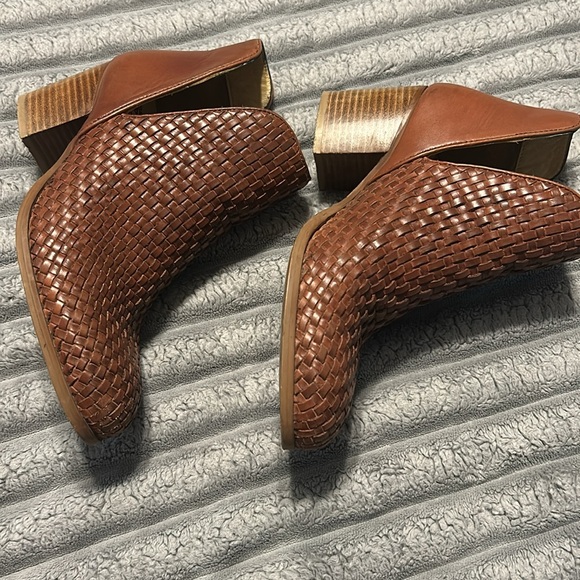 Vintage Foundry Co. Skyler Women's Leather Ankle Boots - Picture 13 of 14